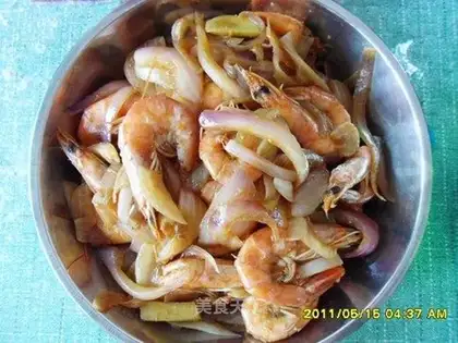 stir-fried shrimp with onion