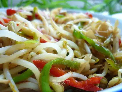 Colored pepper and green bean sprouts