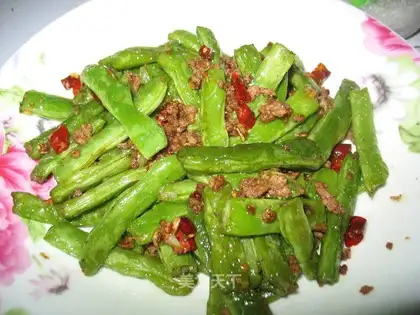 Dry stir-fried green beans