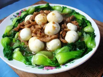 Braised pork and egg sauce with rapeseed