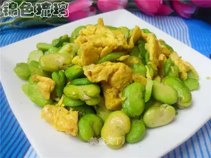 Scrambled eggs with broad beans and rice