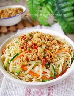 Spicy mixed noodles