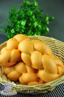 carrot braid steamed buns