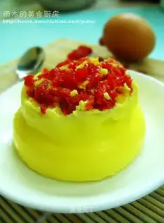 Microwave steamed eggs with tomato