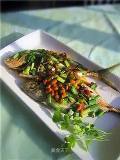 Fried sea fish with soybean sauce