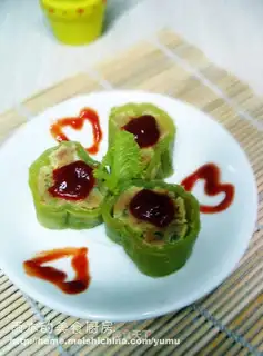 Microwave version of meat filling stuffed pepper