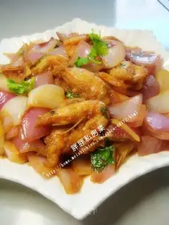 Braised prawns with sweet and sour onions