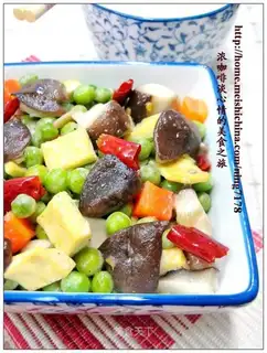stir-fried dried bean curd with mushrooms and peas