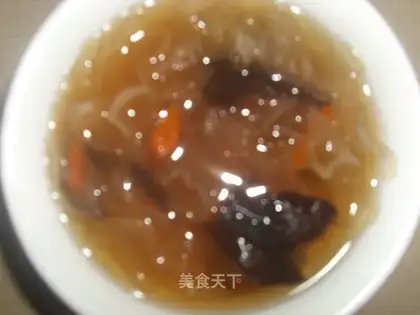 Chinese date and wolfberry soup