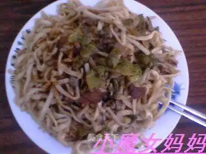 Doujiao braised noodles