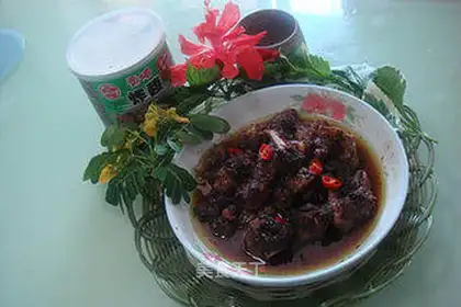 Steamed pork ribs with fried sauce