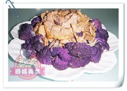 Sauteed pork slices with purple cauliflower