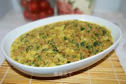 Nettle leaf curry beef sauce