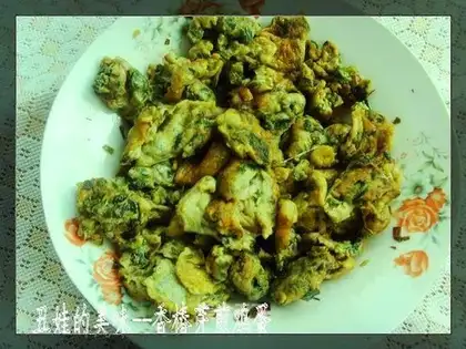 Fried eggs with Chinese toon sprouts