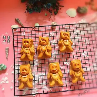 Sweet bear banana cake