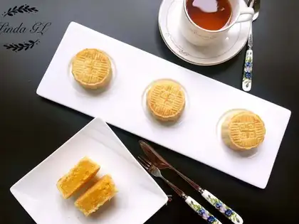 ♪ ♪ Chestnuts yellow mooncake ♪