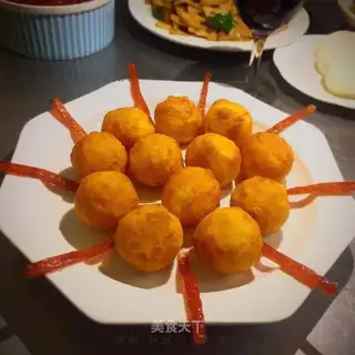 Gold potato cheeseball