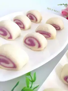 Potato-coloured buns