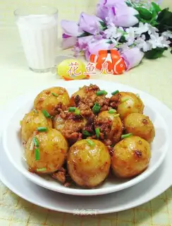 The fragrance of the sauce, the potatoes