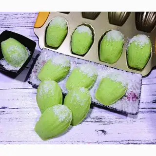 Blank coconut Madeleine