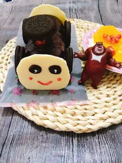 Thomas train cake