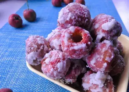 Snowballs of red nuts
