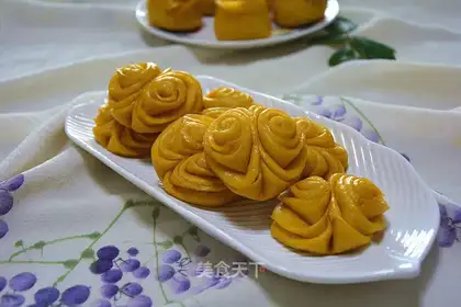 Pumpkin rolls