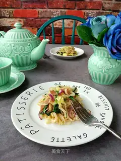 Onion chicken noodles