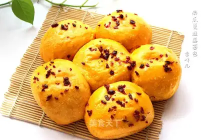 Pumpkin cranberry bread