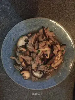 Fresh mushrooms and fried meat