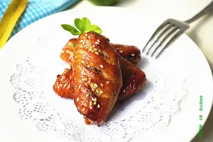Honey-cooked chicken wings
