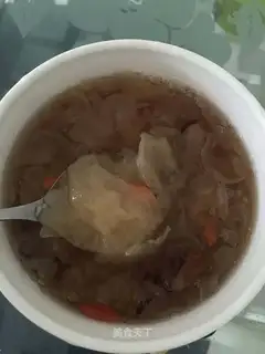 Silver-earthed sugar soup