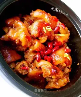 Red bean stewed pig's hand