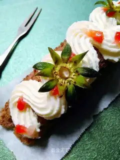 Strawberry cream chocolate cake