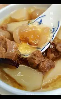 Peach and gel, lamb stew