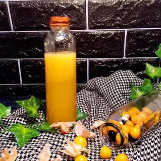 A girl's pear juice