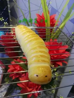 caterpillar bread