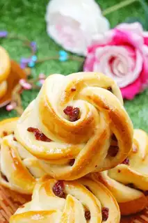 Rose bread