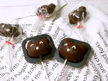 Bear lollipop cake