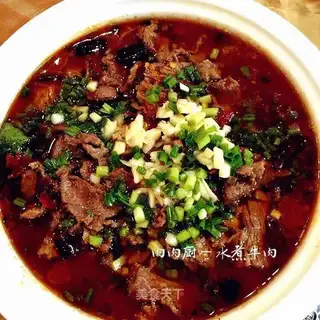 The Sichuan family always cooks beef