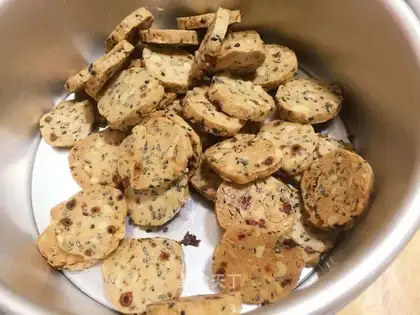Red sugar pecan cookies