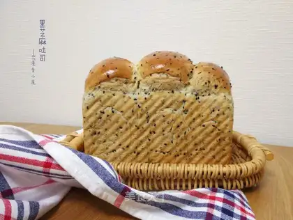 Black sesame toast