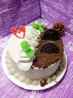 Six inches of Olio cream cake