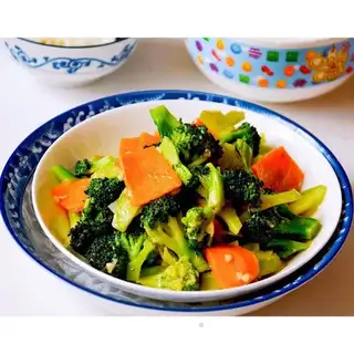 Garlic fried broccoli