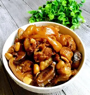 Mushroom peanut pig hoof