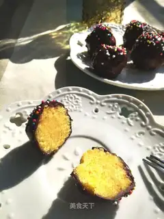 Chocolate cake ball