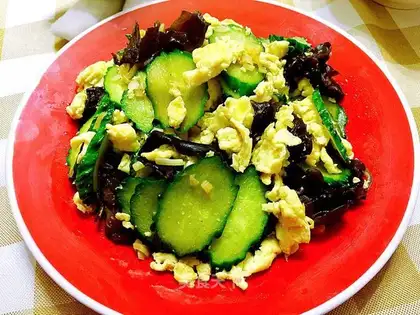 cucumber-mucked eggs