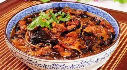 Chicken-legged chicks with mushrooms