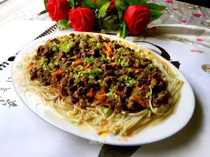 Gold pin mushroom beef