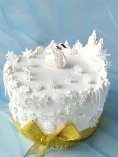Swan Lake Rolling Sugar Cake